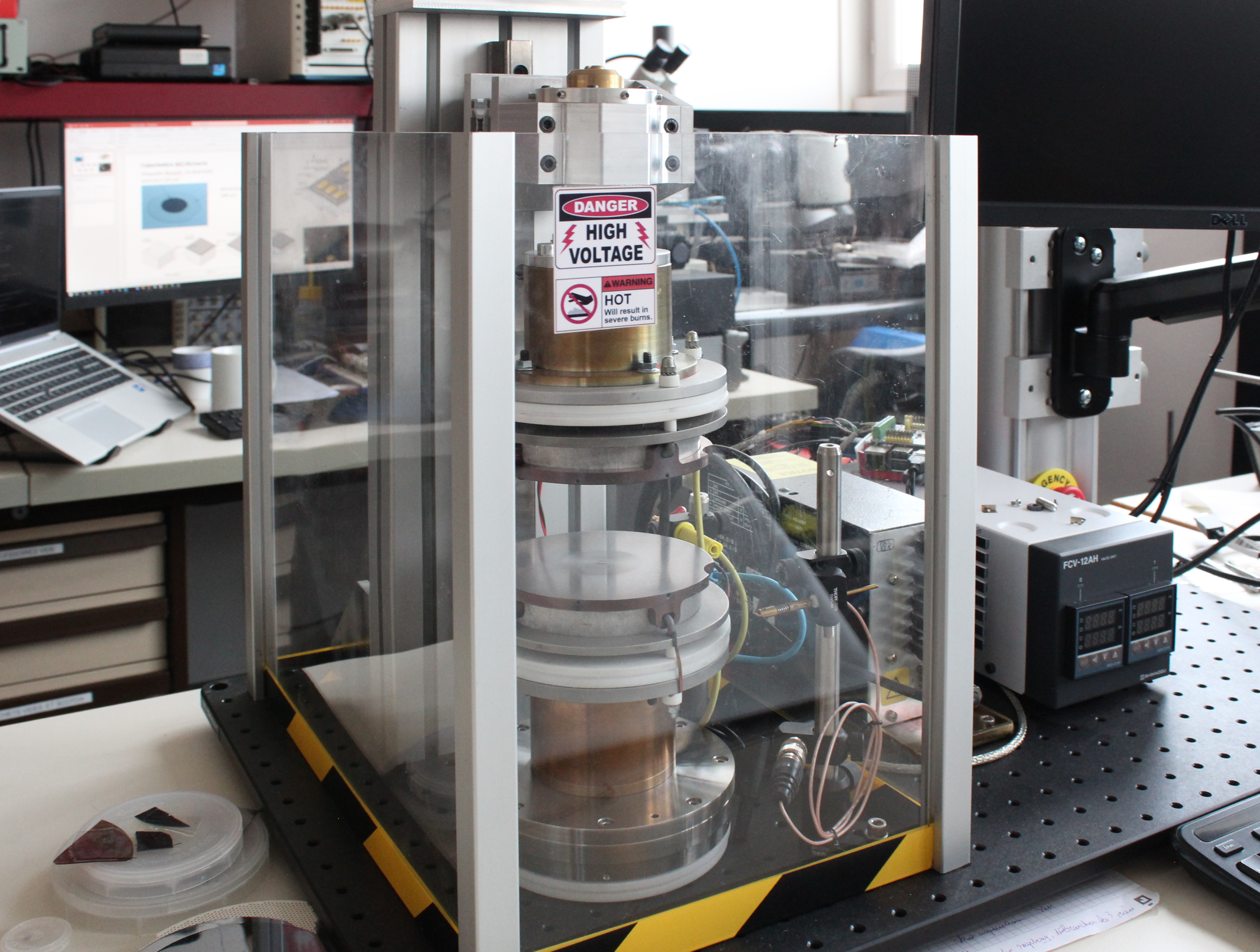 Custom bonding setup built by Aurélien Mazzamurro, which served for anodically bond the SiC/Si stack to the glass wafer.